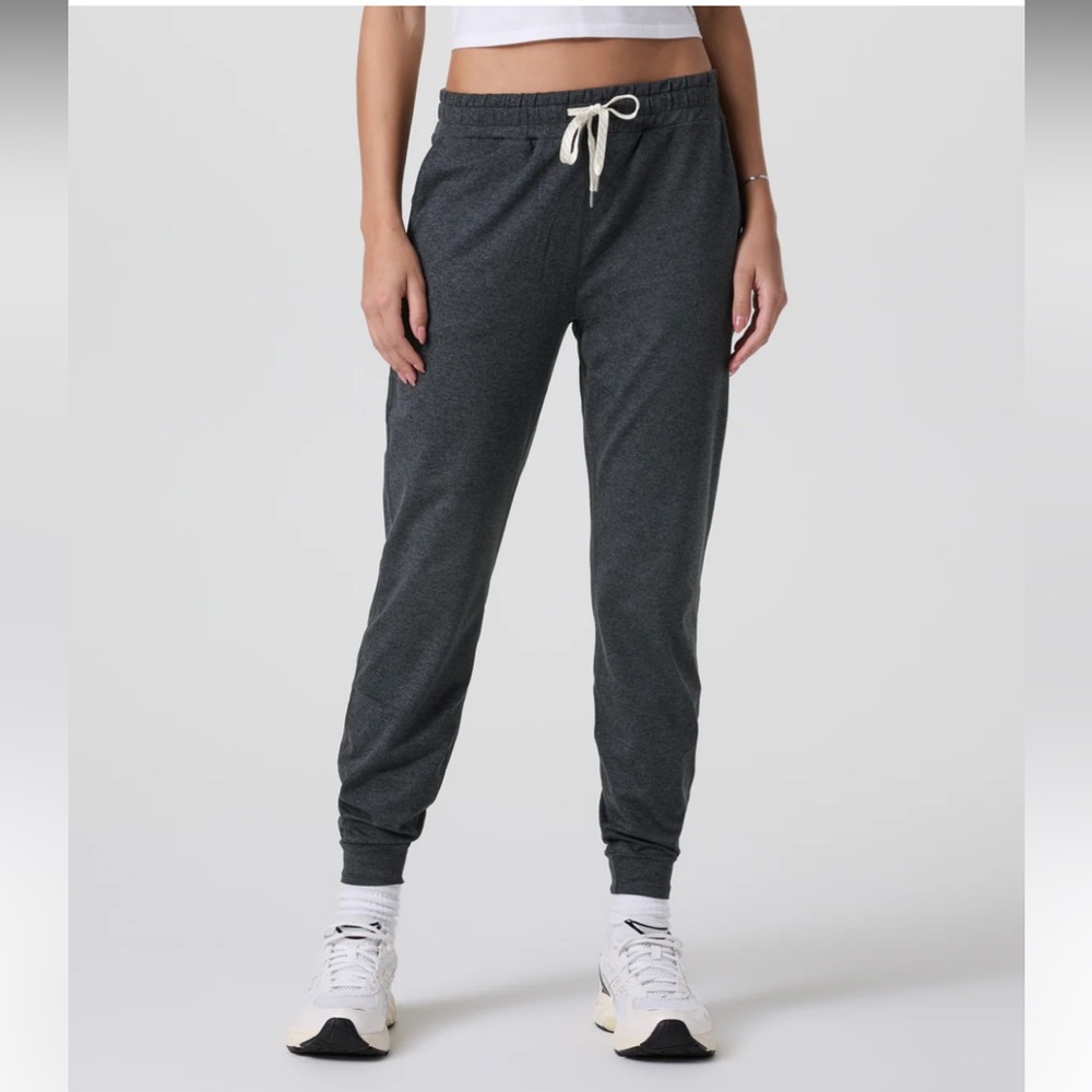 NWT VUORI PERFORMANCE JOGGER - women’s small new with tags - charcoal grey